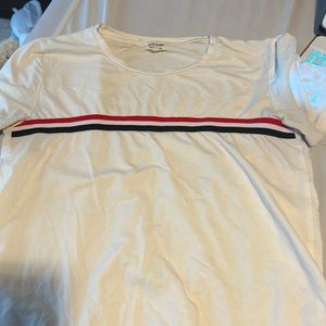 Plain t-shirt with design